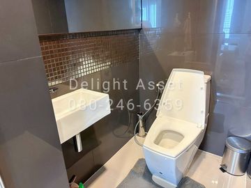 ++ For Sale ++ Rhythm Sathorn with River view! 45.09 sqm. North Building 19st floor, fully furnished BTS Saphan Taksin, Sathorn, Silom