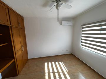Casa en renta muy amplia en Villas del Mediterráneo