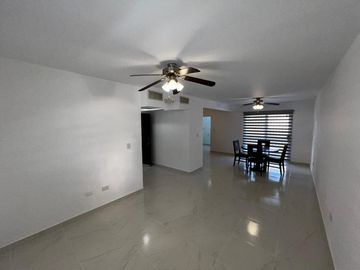 Casa en renta muy amplia en Villas del Mediterráneo