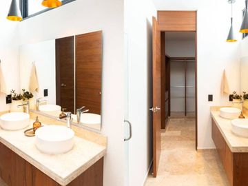 Casa con jardín, alberca privada, terraza y Cuarto de servicio, Zona Norte, Merida.