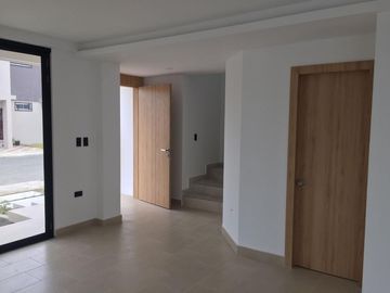Hermosas Casas de Venta en urbanización en Zona Norte Portoviejo