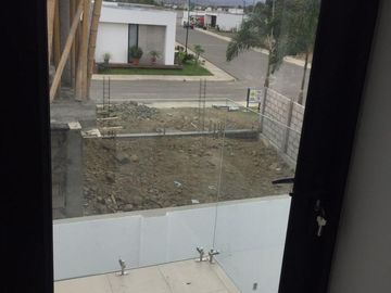 Hermosas Casas de Venta en urbanización en Zona Norte Portoviejo