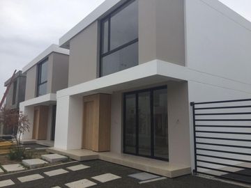 Hermosas Casas de Venta en urbanización en Zona Norte Portoviejo