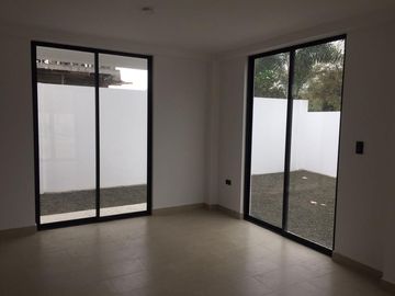 Hermosas Casas de Venta en urbanización en Zona Norte Portoviejo
