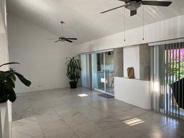 RENTA DE CASA SIN MUEBLES, UNA PLANTA