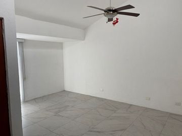 RENTA DE CASA SIN MUEBLES, UNA PLANTA