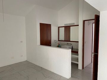RENTA DE CASA SIN MUEBLES, UNA PLANTA