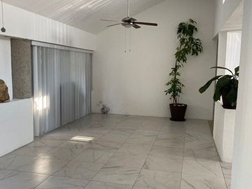 RENTA DE CASA SIN MUEBLES, UNA PLANTA