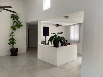 RENTA DE CASA SIN MUEBLES, UNA PLANTA