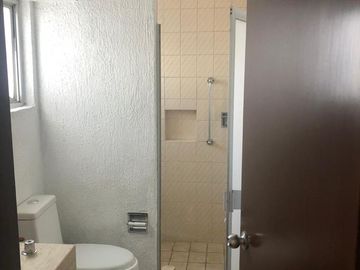 Casa en venta en coto en Av. Naciones Unidas