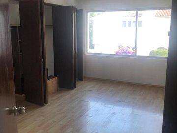Casa en venta en coto en Av. Naciones Unidas