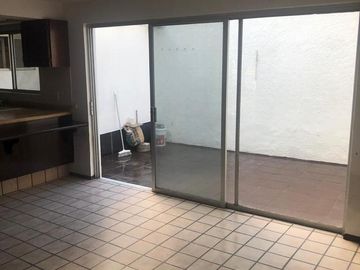 Casa en venta en coto en Av. Naciones Unidas