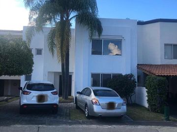 Casa en venta en coto en Av. Naciones Unidas