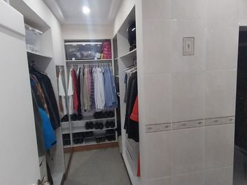 Venta de departamento amoblado en  la Gonzalez Suarez de 122 Metros, Sector Gonzalez Suarez