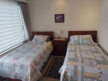 Venta de departamento amoblado en  la Gonzalez Suarez de 122 Metros, Sector Gonzalez Suarez