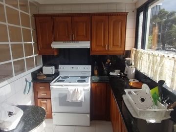 Venta de departamento amoblado en  la Gonzalez Suarez de 122 Metros, Sector Gonzalez Suarez