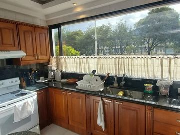 Venta de departamento amoblado en  la Gonzalez Suarez de 122 Metros, Sector Gonzalez Suarez