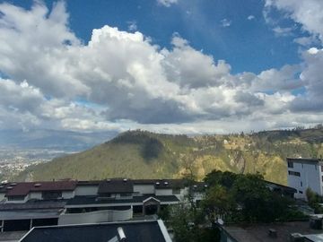 Venta de departamento amoblado en  la Gonzalez Suarez de 122 Metros, Sector Gonzalez Suarez
