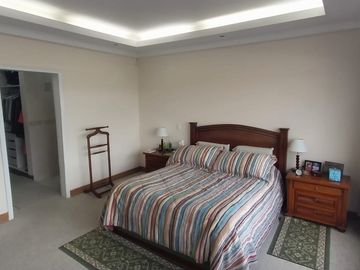Venta de departamento amoblado en  la Gonzalez Suarez de 122 Metros, Sector Gonzalez Suarez