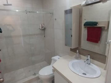Venta de departamento amoblado en  la Gonzalez Suarez de 122 Metros, Sector Gonzalez Suarez