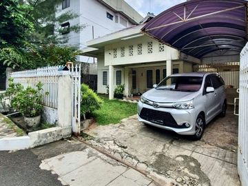 RUMAH SANGAT MENARIK at Jl CIKINI / MENTENG (ZONA KOMERSIAL)