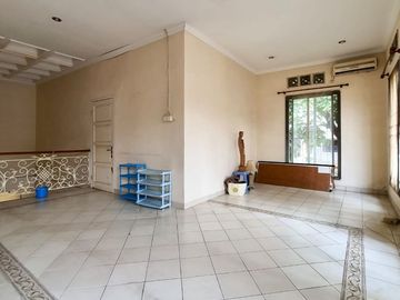 RUMAH SANGAT MENARIK at Jl CIKINI / MENTENG (ZONA KOMERSIAL)