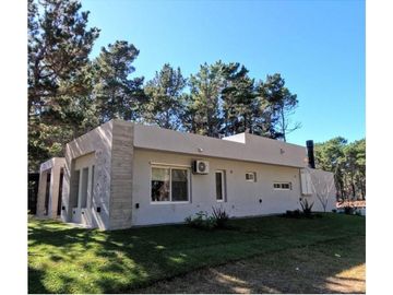 VENTA DE CASA EN VILLAROBLES - PARTIDO DE LA COSTA