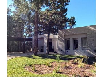 VENTA DE CASA EN VILLAROBLES - PARTIDO DE LA COSTA