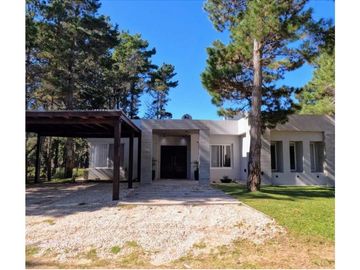 VENTA DE CASA EN VILLAROBLES - PARTIDO DE LA COSTA