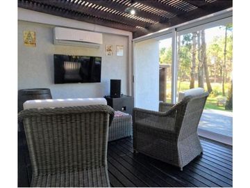 VENTA DE CASA EN VILLAROBLES - PARTIDO DE LA COSTA