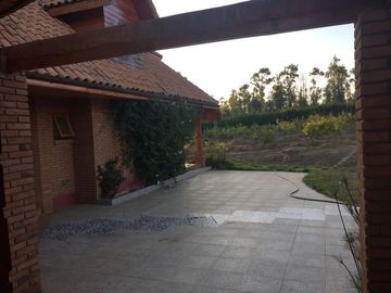 SE VENDE O ARRIENDA CASA CON TERRENO DE 60.000 M2,PLANO PISCINA POZO CASA PPAL DE DOS PISOS AVALUO FISCAL UF.14.450 VENTA UF 11.000  DORM.6  ARRIENDO $3.200.000