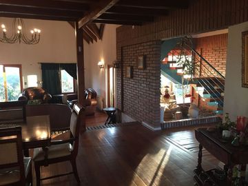 SE VENDE O ARRIENDA CASA CON TERRENO DE 60.000 M2,PLANO PISCINA POZO CASA PPAL DE DOS PISOS AVALUO FISCAL UF.14.450 VENTA UF 11.000  DORM.6  ARRIENDO $3.200.000