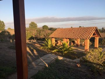 SE VENDE O ARRIENDA CASA CON TERRENO DE 60.000 M2,PLANO PISCINA POZO CASA PPAL DE DOS PISOS AVALUO FISCAL UF.14.450 VENTA UF 11.000  DORM.6  ARRIENDO $3.200.000