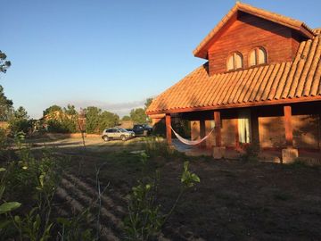 SE VENDE O ARRIENDA CASA CON TERRENO DE 60.000 M2,PLANO PISCINA POZO CASA PPAL DE DOS PISOS AVALUO FISCAL UF.14.450 VENTA UF 11.000  DORM.6  ARRIENDO $3.200.000