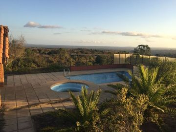 SE VENDE O ARRIENDA CASA CON TERRENO DE 60.000 M2,PLANO PISCINA POZO CASA PPAL DE DOS PISOS AVALUO FISCAL UF.14.450 VENTA UF 11.000  DORM.6  ARRIENDO $3.200.000