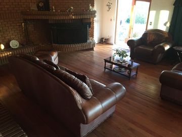 SE VENDE O ARRIENDA CASA CON TERRENO DE 60.000 M2,PLANO PISCINA POZO CASA PPAL DE DOS PISOS AVALUO FISCAL UF.14.450 VENTA UF 11.000  DORM.6  ARRIENDO $3.200.000