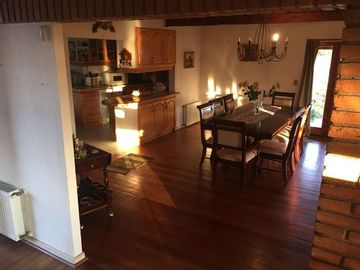 SE VENDE O ARRIENDA CASA CON TERRENO DE 60.000 M2,PLANO PISCINA POZO CASA PPAL DE DOS PISOS AVALUO FISCAL UF.14.450 VENTA UF 11.000  DORM.6  ARRIENDO $3.200.000