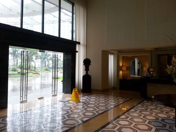 Good Deal: Fully-furnished 2BR Loft Unit in Edades Tower, Rockwell Center Makati