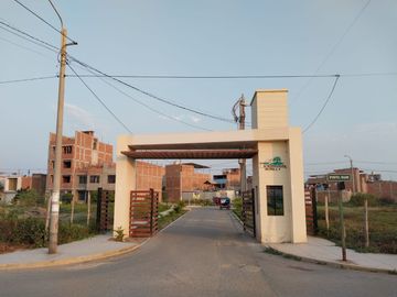 REMATO CASA DE CUATRO PISOS FRENTE A PARQUE!