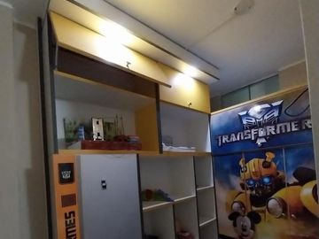 REMATO CASA DE CUATRO PISOS FRENTE A PARQUE!