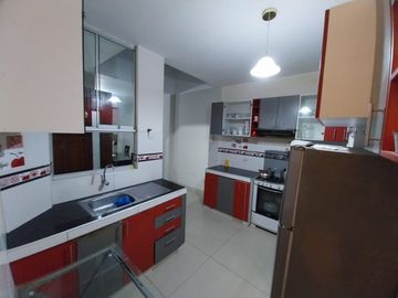 REMATO CASA DE CUATRO PISOS FRENTE A PARQUE!