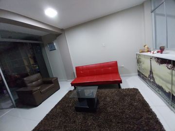 REMATO CASA DE CUATRO PISOS FRENTE A PARQUE!