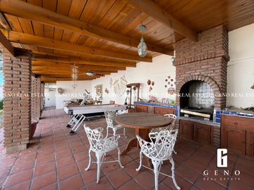 CASA EN VENTA EN LA CAÑADA CON PATIO MUY AMPLIO