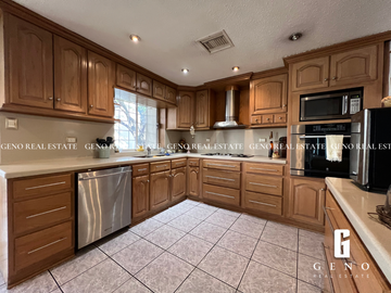 CASA EN VENTA EN LA CAÑADA CON PATIO MUY AMPLIO