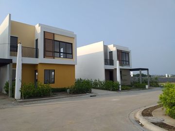 The Elegant 2 Storey House for Sale in Anyana Enclave