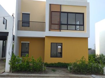 The Elegant 2 Storey House for Sale in Anyana Enclave
