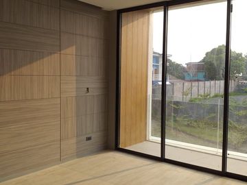The Elegant 2 Storey House for Sale in Anyana Enclave