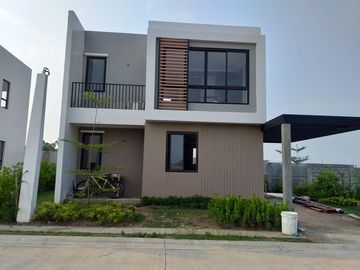 The Elegant 2 Storey House for Sale in Anyana Enclave