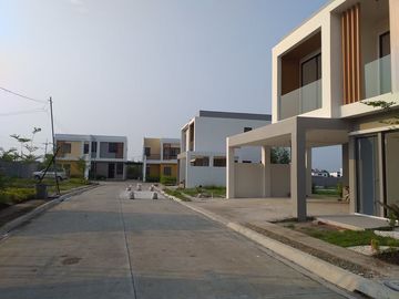 The Elegant 2 Storey House for Sale in Anyana Enclave
