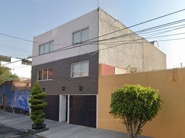 Oportunidad De Remate Bancario En Calle Latinos 92, Moderna, Ciudad de México